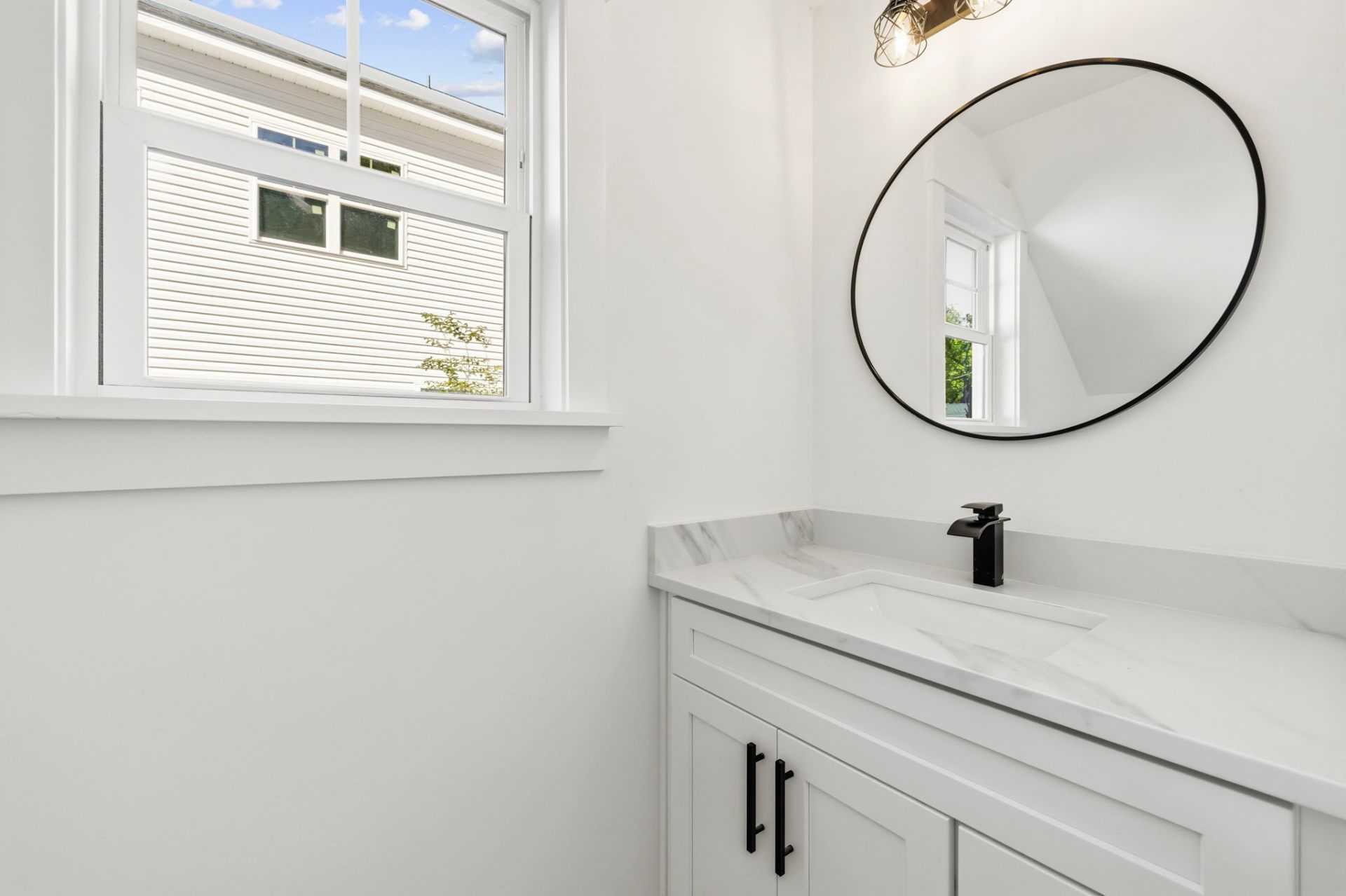 Fully tiled, black metal finishes.